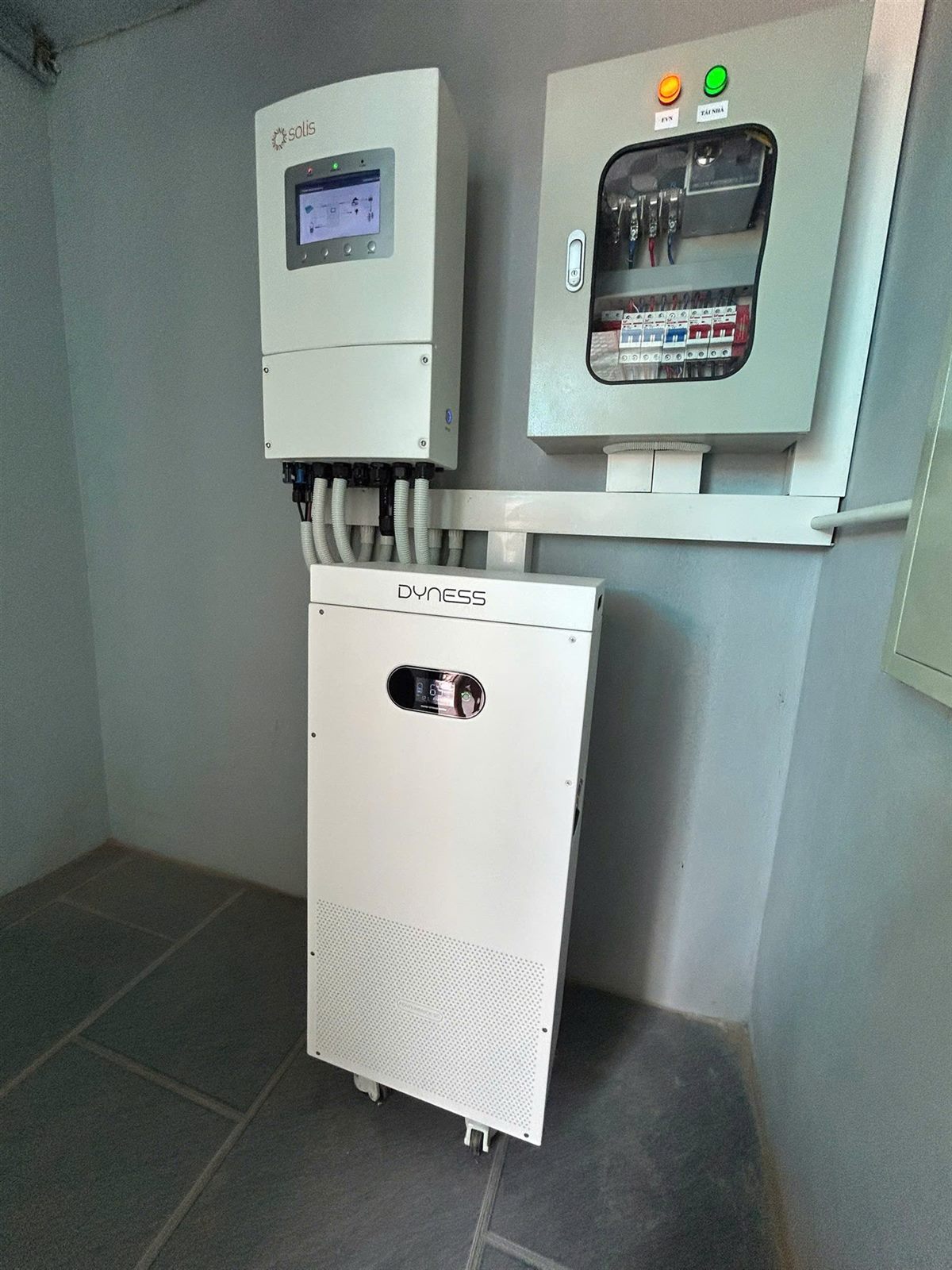 Pin lưu trữ lithium và ắc quy axit chì loại nào tốt?