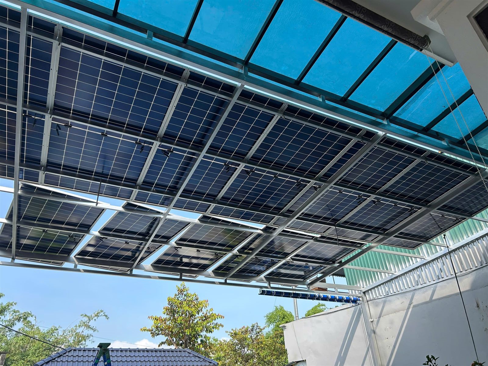 Hệ điện mặt trời 3kWp giá bao nhiêu, hợp nhà nào?