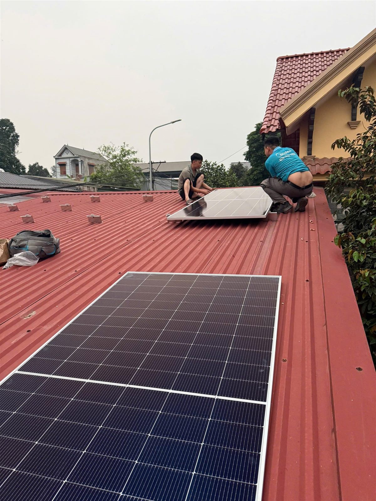Thời gian thi công lắp điện mặt trời bao lâu