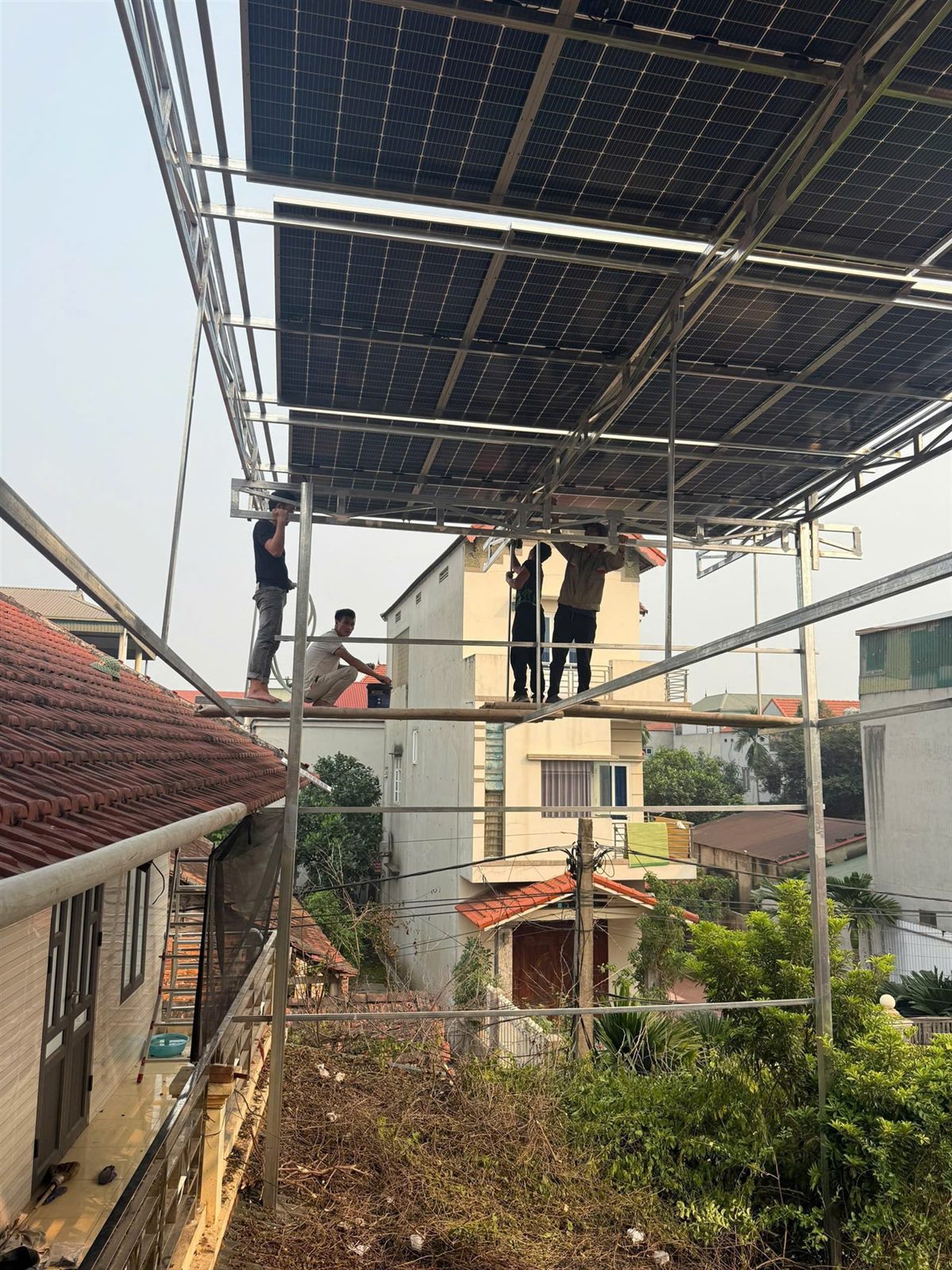 Điện mặt trời nhà cấp 4 mái tôn: chi phí bao nhiêu?