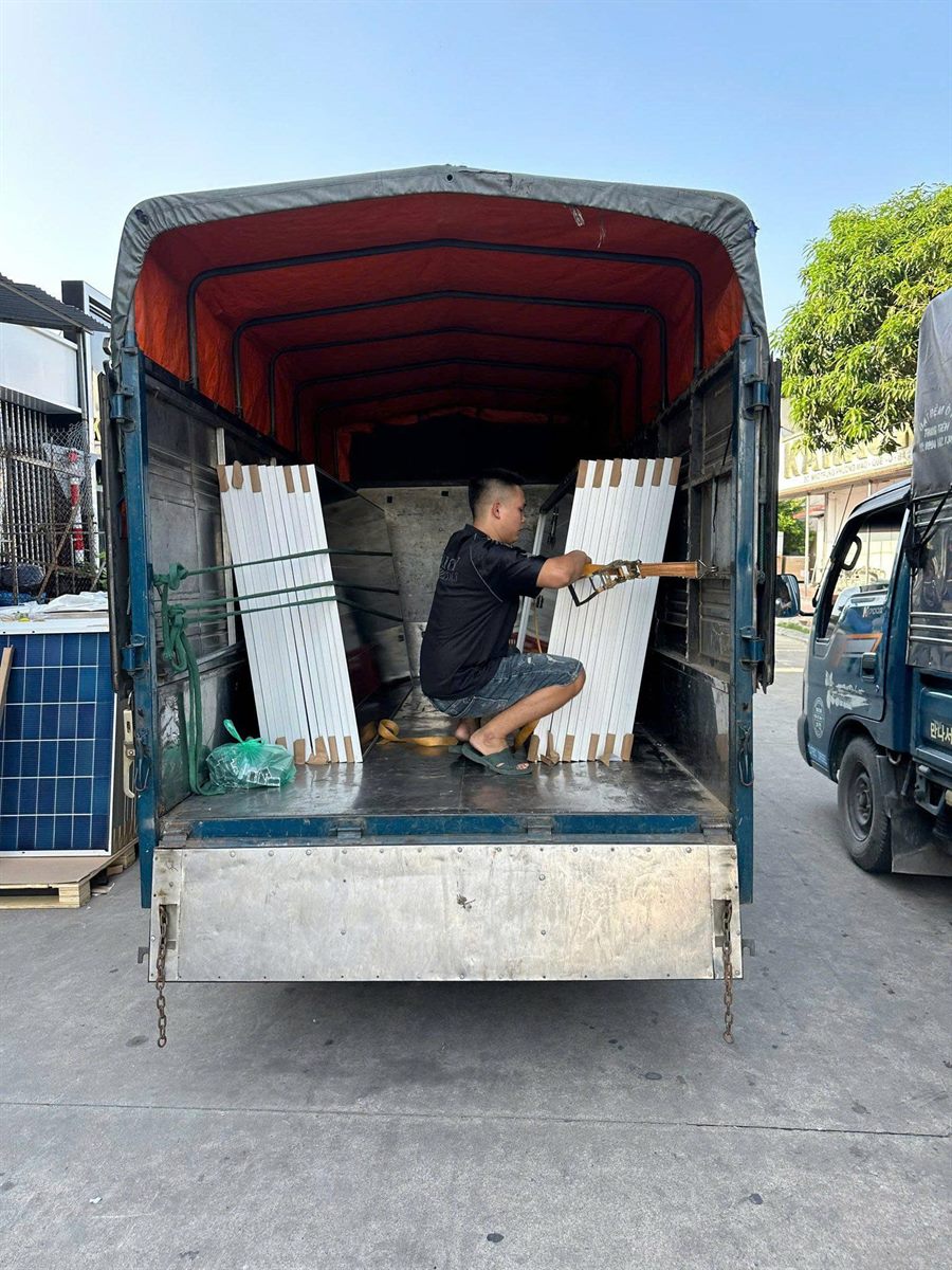 Đội thi công lắp đặt điện mặt trời tận nơi